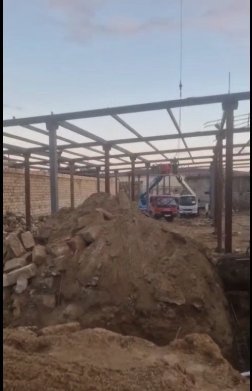 Binəqədi rayonunda yüksək gərginlik xətlərin altında tikilən bu qanunsuz tikintiyə hansı məmur icazə verib?